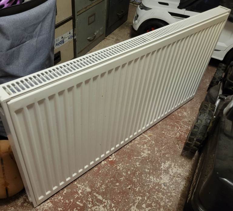 White Radiator – Good Condition