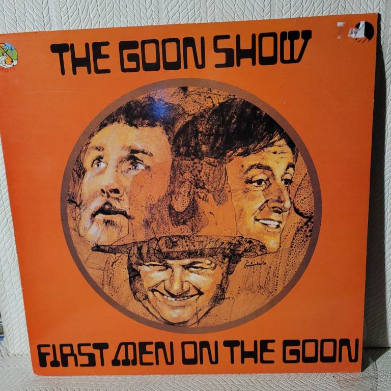 The Goon Show: First Men on the Goon Vinyl Record. R2/4