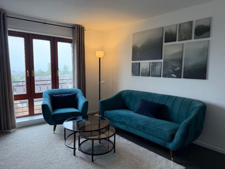 Modern 2 bed flat with spacious living room - Sea view !