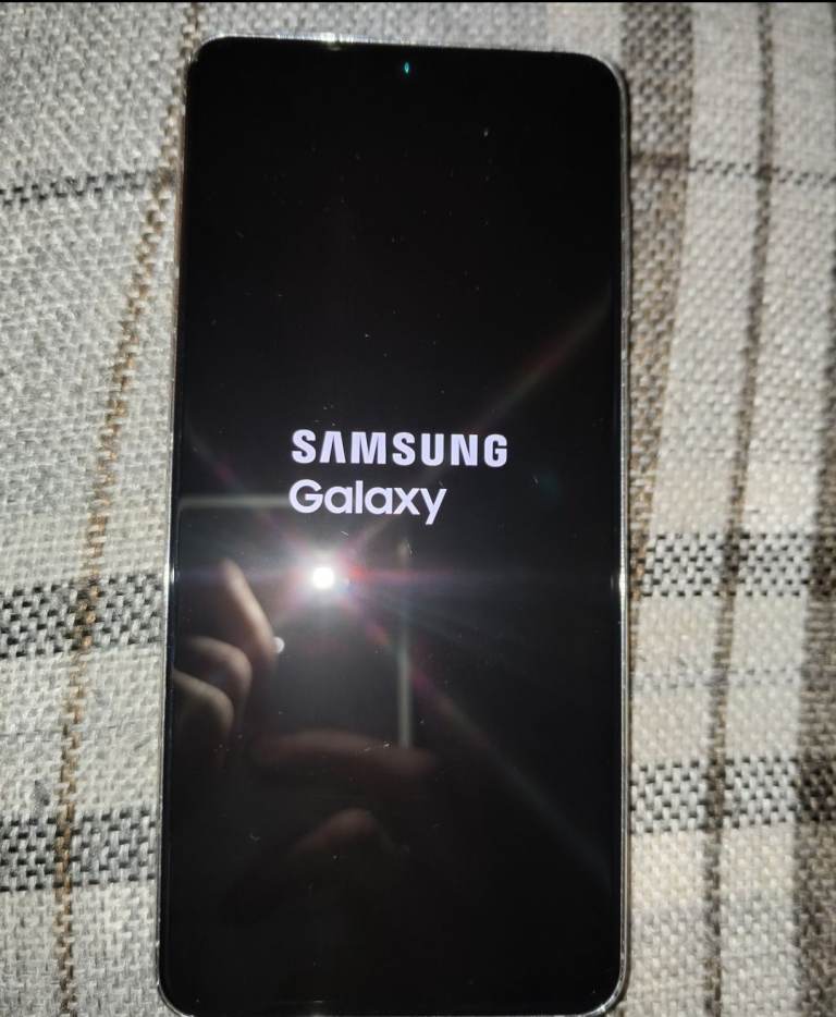 Samsung Galaxy S21 128GB– White, Good Condition