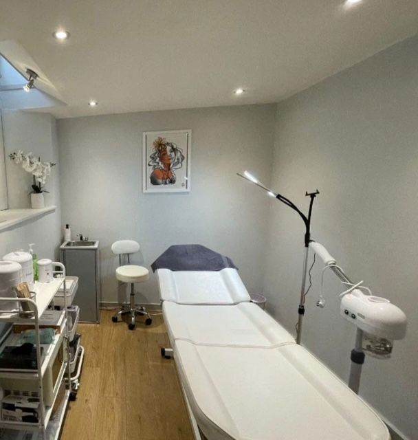 Calling All Beauticians Room Rental in Kew