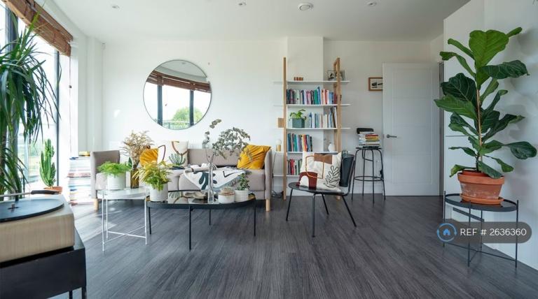 1 bedroom flat in Mill Court, London, E5 (1 bed) (#2636360)