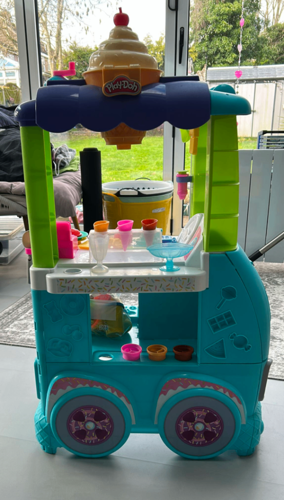 Play-Doh kitchen creations ultimate ice cream truck