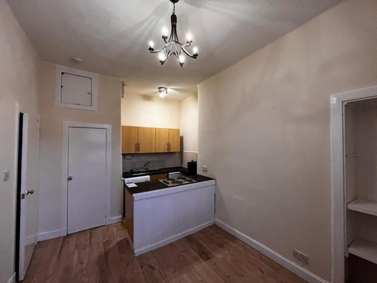 1 Bedroom available in Polwarth Area