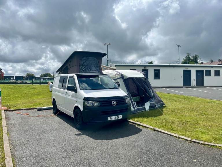 VW Camper Transporter 5.1 with awning 