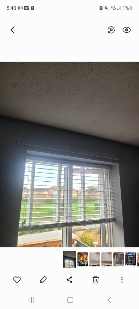 2 x 1150 mm white slat venetian blinds 