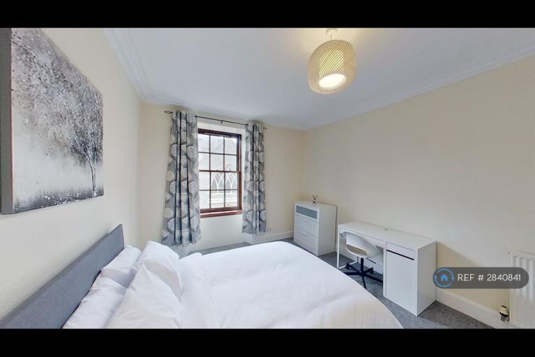 3 bedroom flat in Skene Terrace, Aberdeen, AB10 (3 bed) (#2840841)