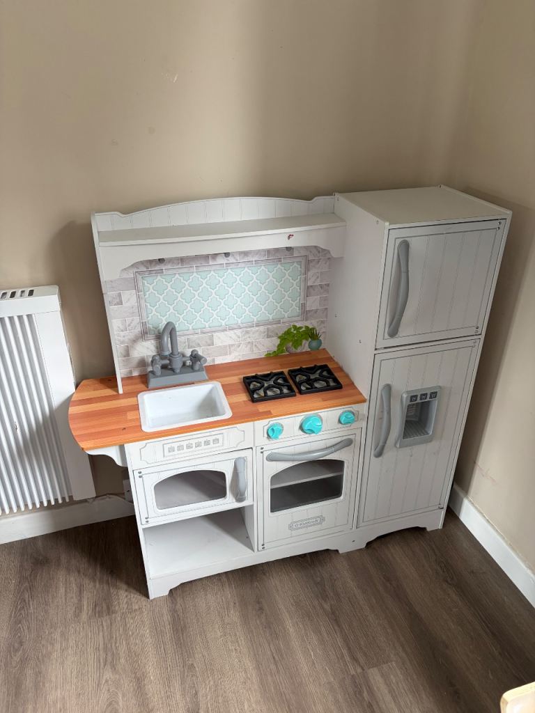 Kids play kitchen 