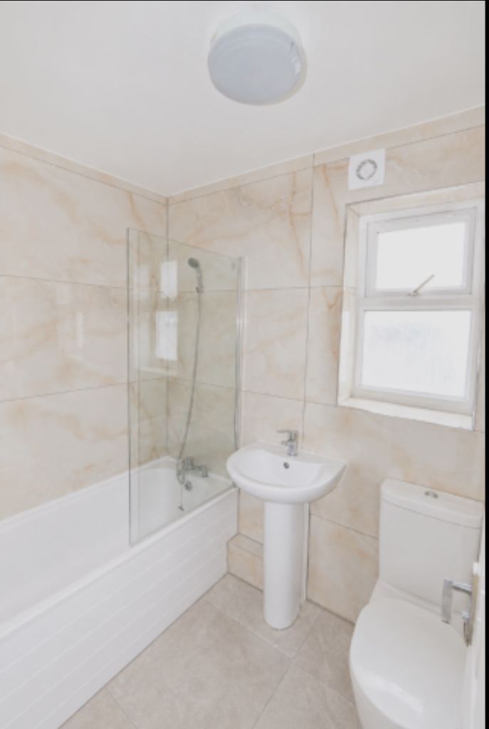 4 Bedroom House Available Immediately! East Ham Tube Station