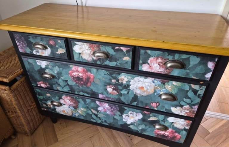 Chest of drawers 