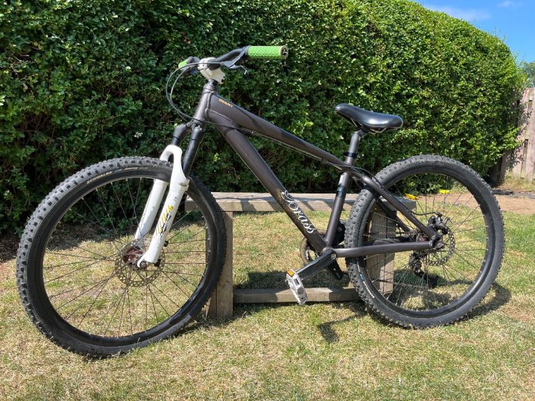 Giant Brass 2 Dirt Jump/Mountain Bike. Medium Frame