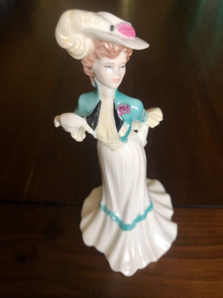 Coalport Compton & Woodhouse vintage Lady Sarah Cw6 Bone china figurine 