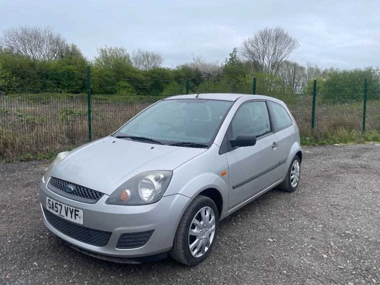FORD FIESTA 1.2 STYLE 57 REG SILVER SERVICE HISTORY MOT SEPTEMBER 27TH LOW INSURANCE 48+MPG