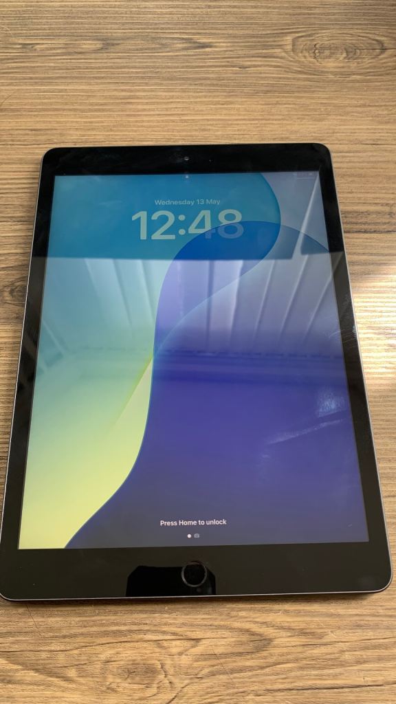 Ipad 7 generation Pristine Condition  