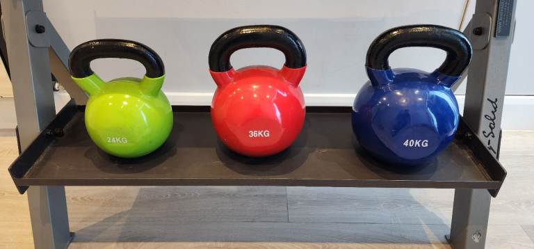 4-40kg cast iron kettlebell set & two tier rack *IMMACULATE*