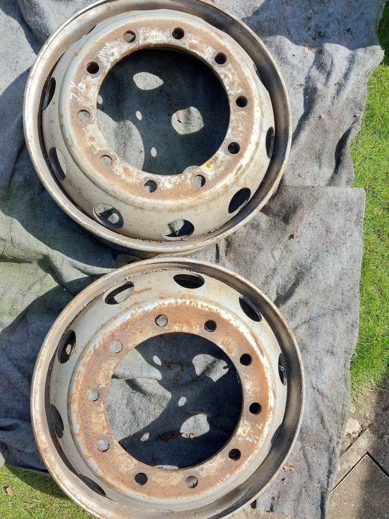 Commercial truck wheels 