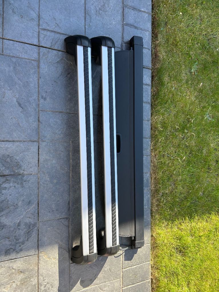 Roof bars and parcel shelf 