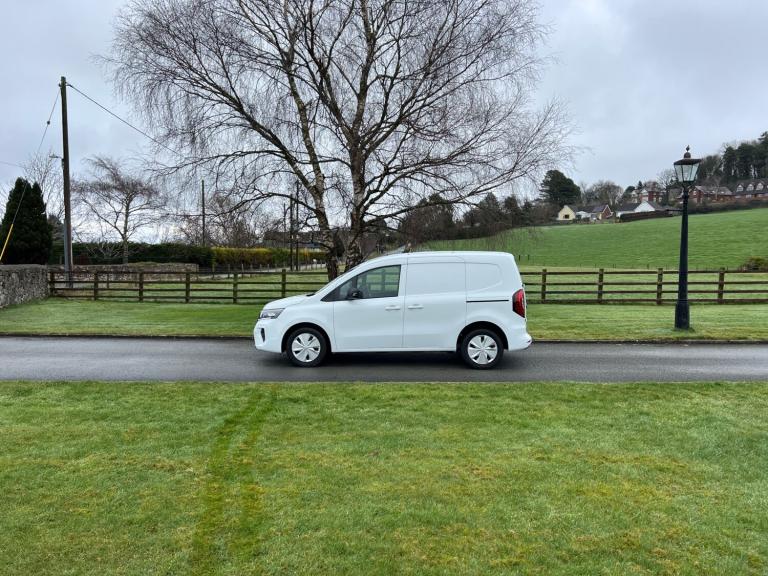 NISSAN TOWNSTAR 90kW 45kWh TEKNA AUTOMATIC ELECTRIC L1 VAN 73 REG 19,500 MILES