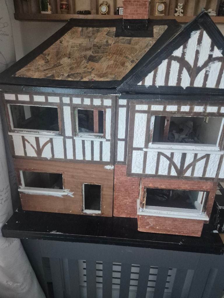 Dolls house needing renovations 