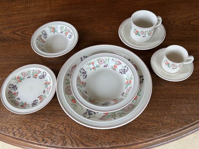 Wedgwood six piece dinner service, roseberry design