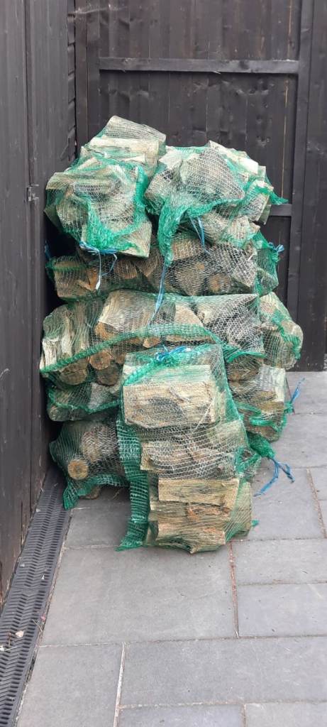 Logs, firewood, seasoned wood