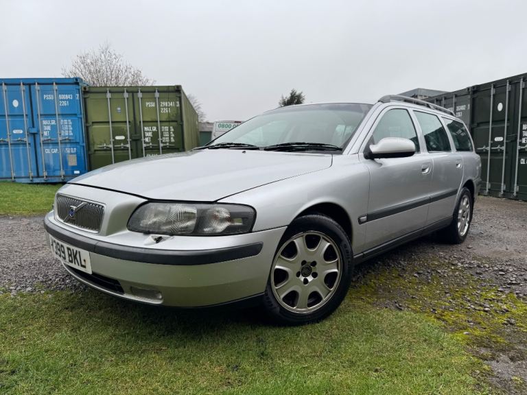 VOLVO V70 BREAKING FOR PARTS