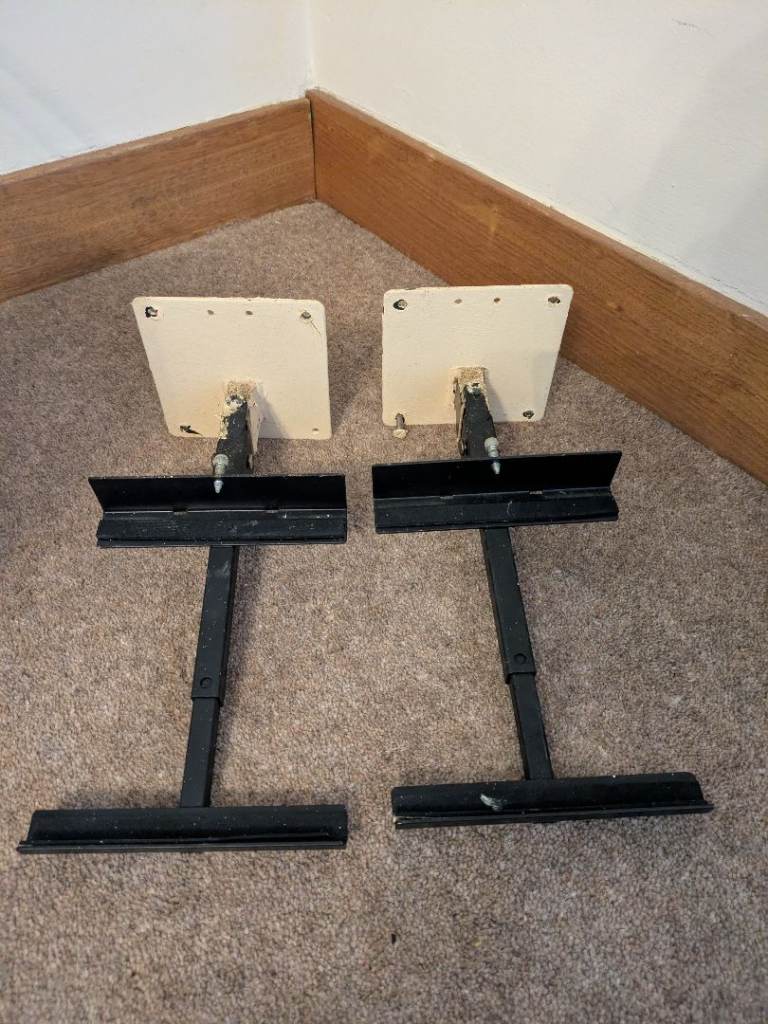 Wall mounted speaker brackets 