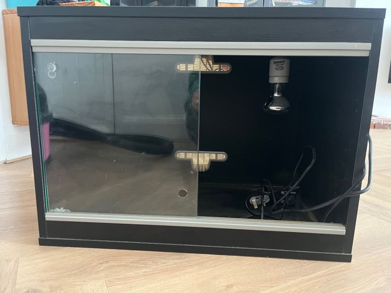 Fully Working Vivarium with Heat Lamp & Light