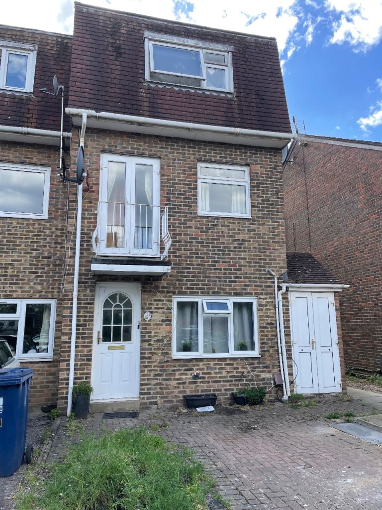 Studio Flat Available in W5