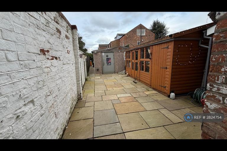 4 bedroom house in Wellington Road North, Stockport, SK4 (4 bed) (#2824754)