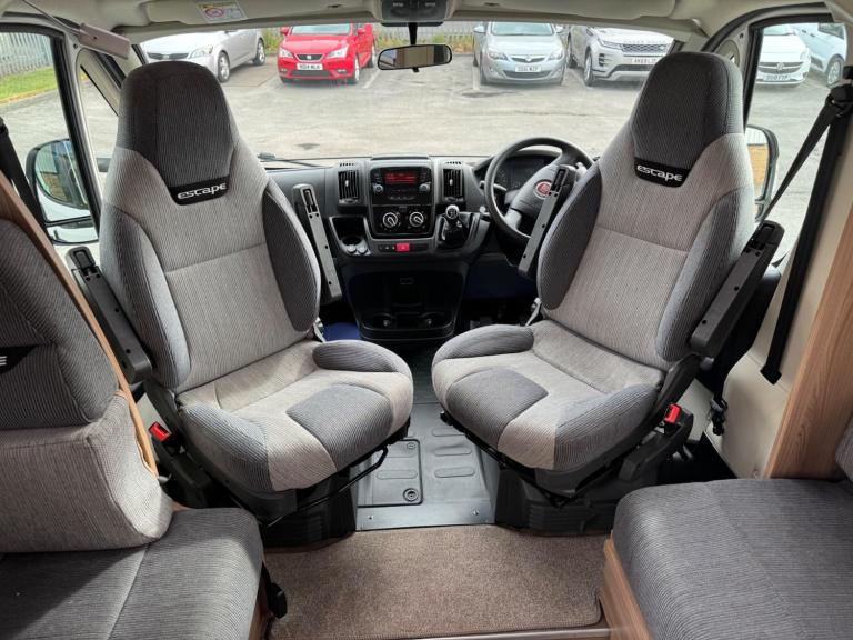 SWIFT ESCAPE 695 - 2017