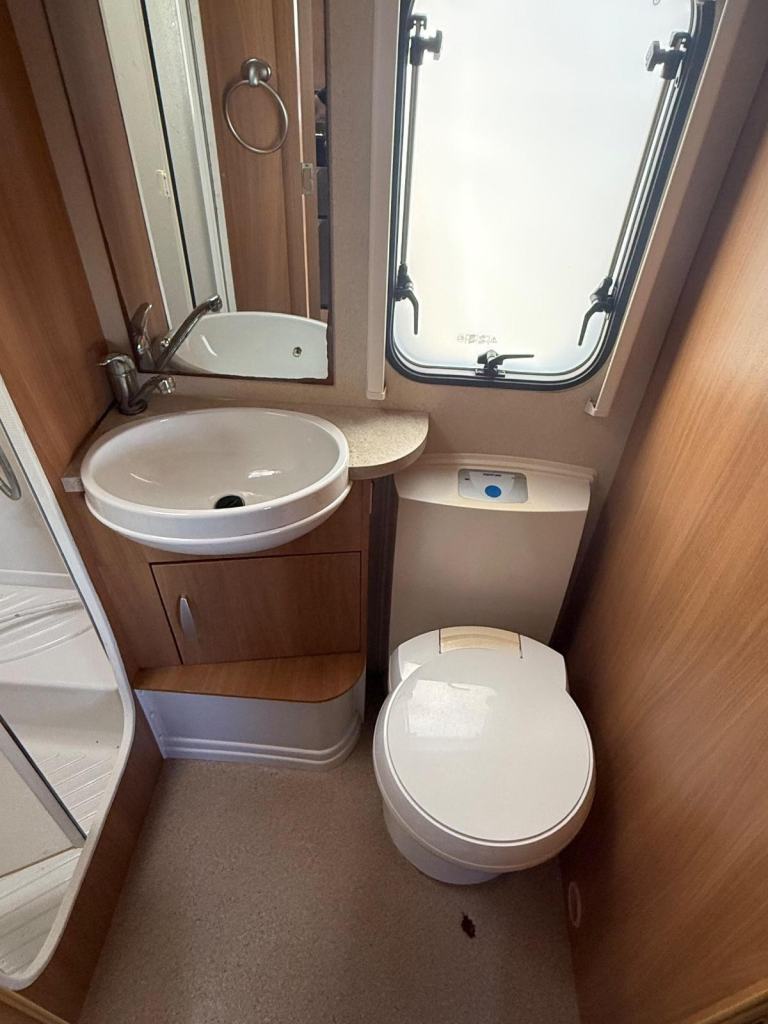 2011 Swift Fairway 565 6 Berth fixed bunk beds
