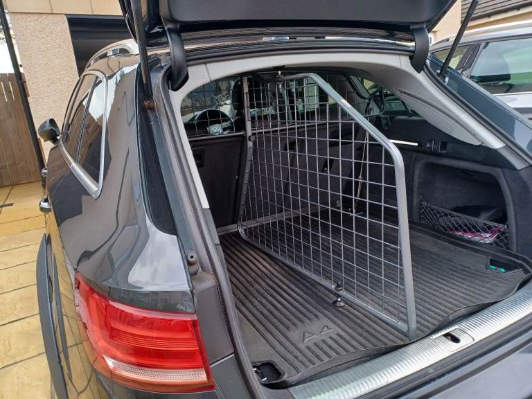Audi A4 Avant Dog Guard
