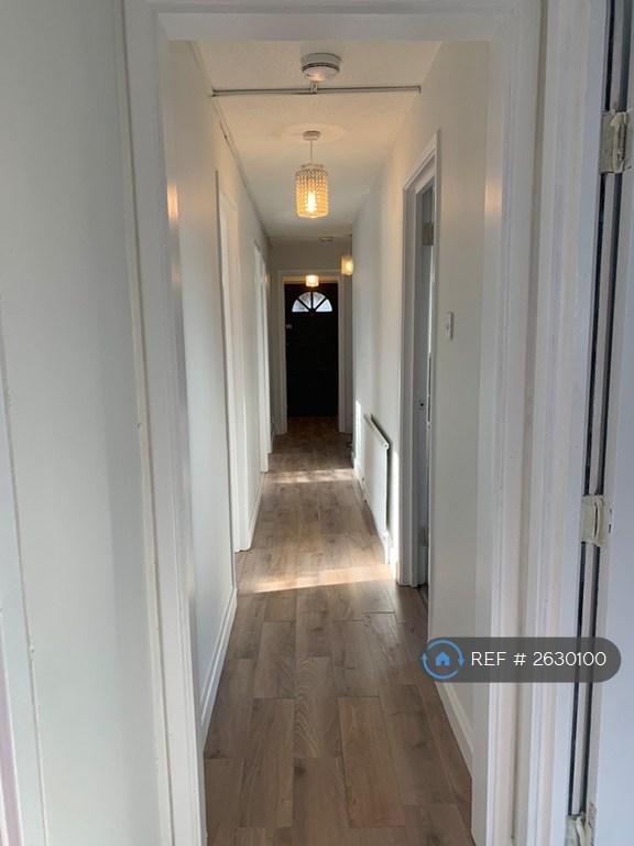 1 bedroom in Gander Green Lane, Sutton, SM3 (#2630100)