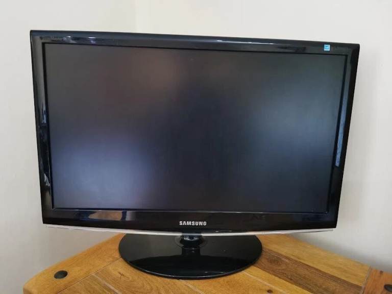 Samsung SyncMaster 2333SW - LCD 22 inch computer PC monitor + LEADS.. VERY NICE