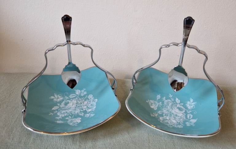 Midwinter Stylcraft Fashion Shape Bowls with Stands