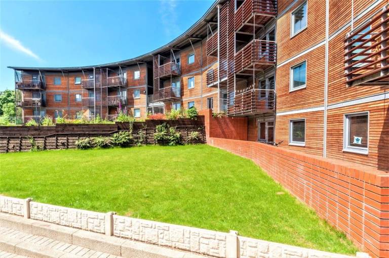 *Parking space to rent in Leeds City Centre 24/7*