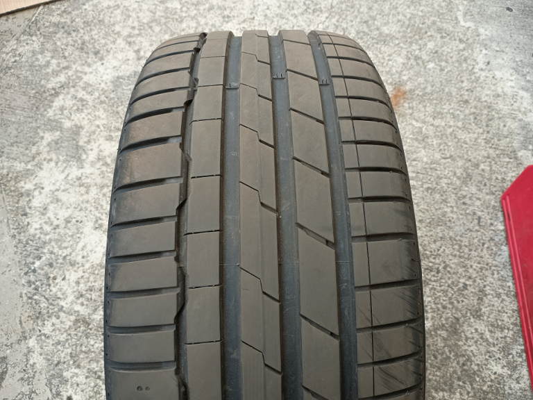 255 40 18" Hankook Ventus S1 Evo 3 Tyre - For Alloys Wheels