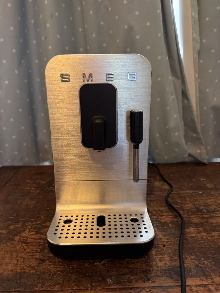 SMEG Bean to cup Coffee Machine