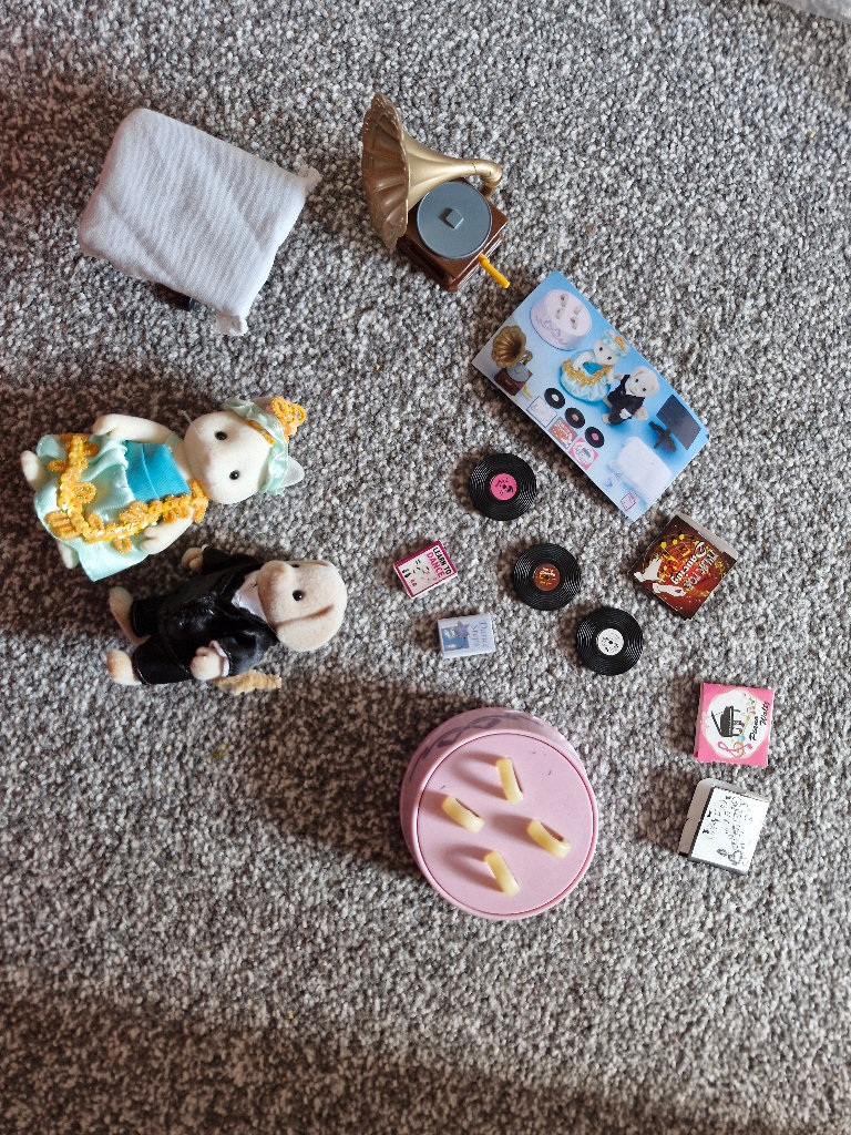 Sylvanian waltzing dance music couple