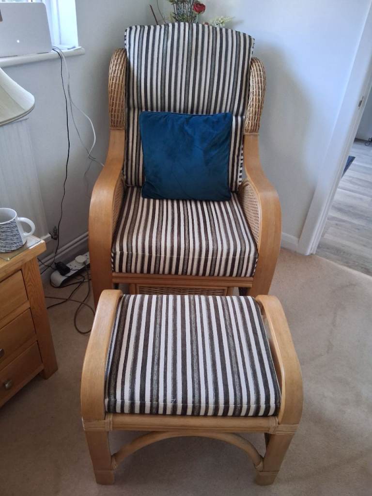 4 conservatory chairs & 2 matching stools