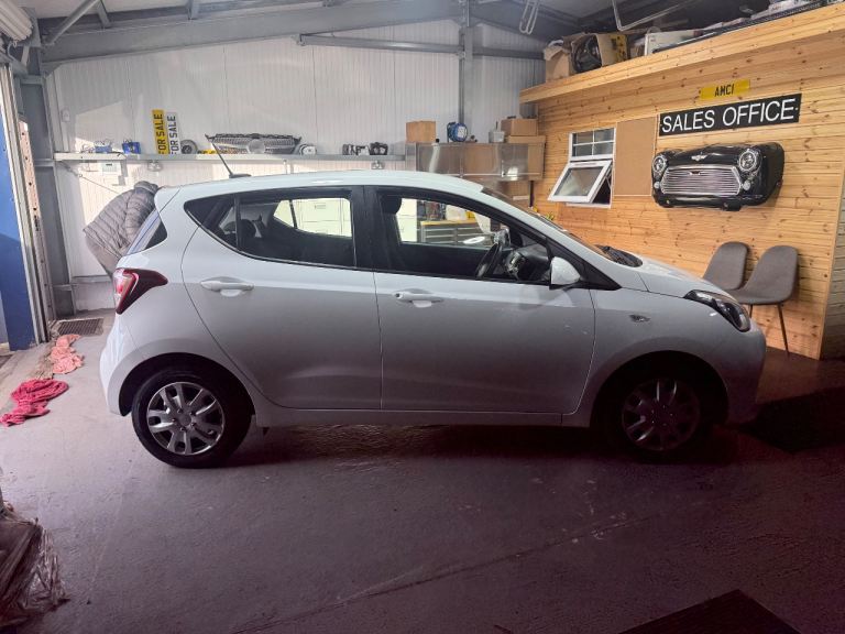 2017  Hyundai, I10, Hatchback, Manual, 998 (cc), mot 1 year road tax 1 year full service history 