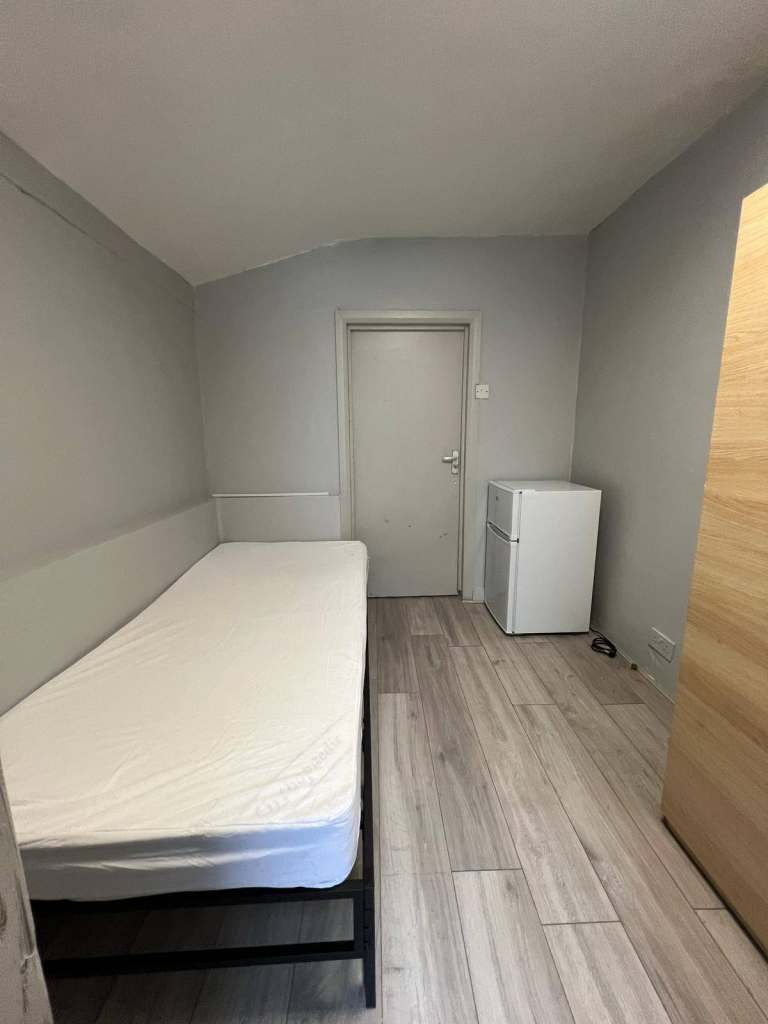 🏠 LARGE DOUBLE ROOM TO RENT IN SEVEN SISTERS 🛏️