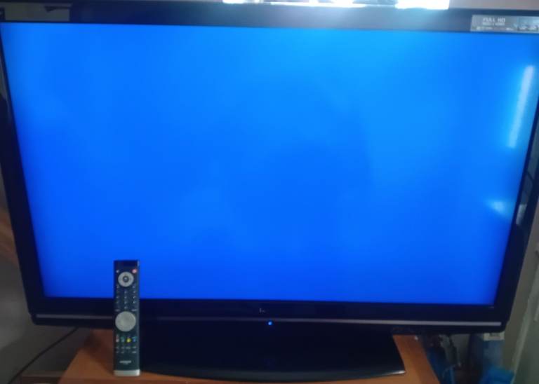 Hitachi L42VC04U 42" Flat Screen TV - Good Condition