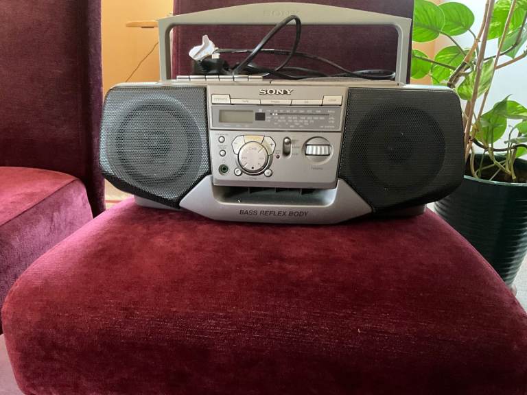 image for SONY CFD-V37L CD RADIO CASSETTE. MAINS OR BATTERY IN GOOD WORKING CONDITION.