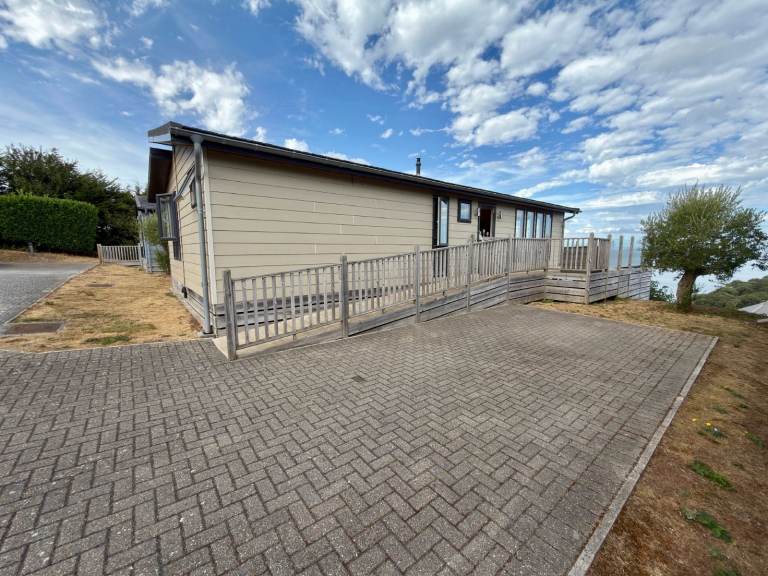 Prestige Homeseeker Casa Di Lusso for sale at Coast View in Shaldon, Devon TQ14 0BG