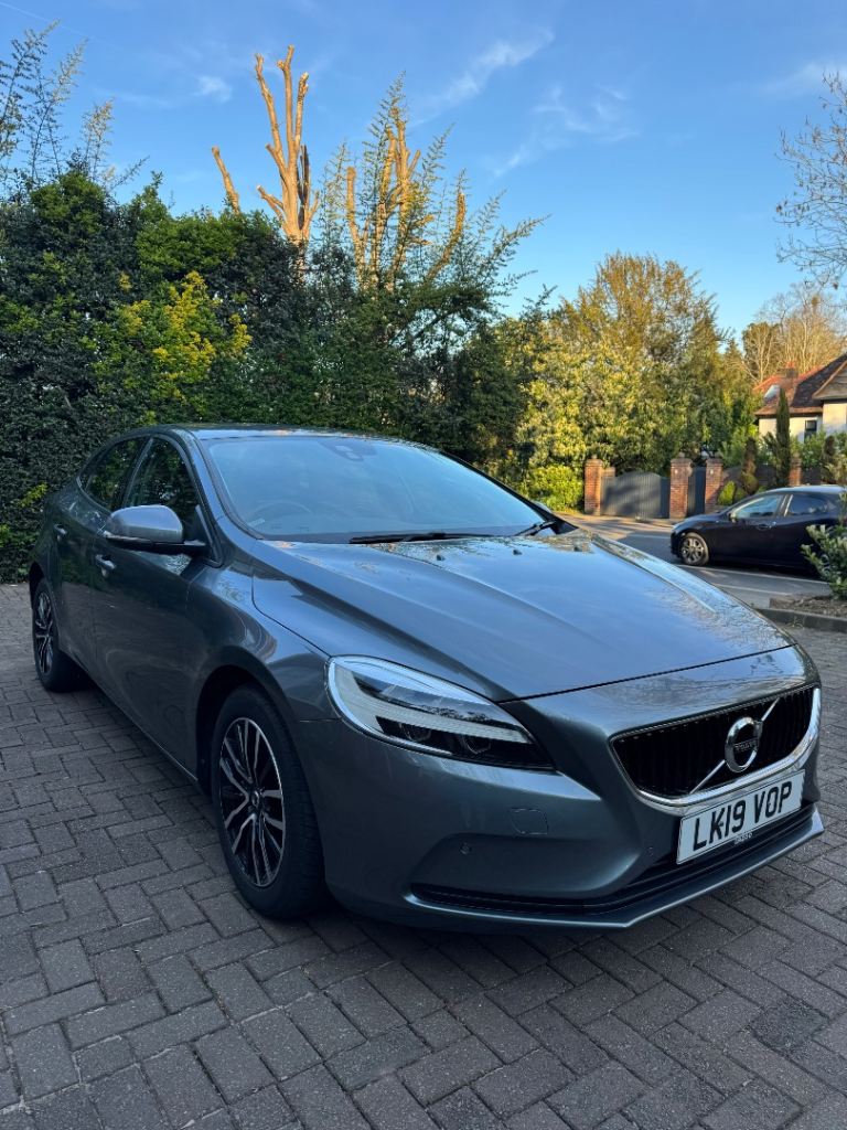 2019 Volvo V40 T2 – Only 37k Miles, Navigation, Superb Condition.