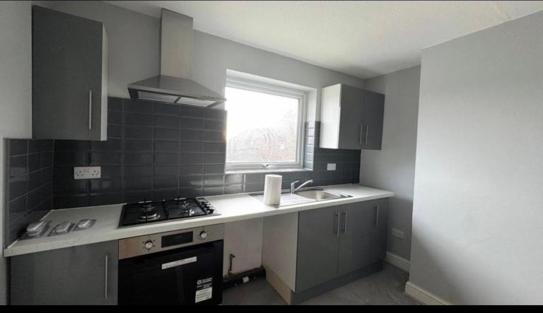 2/3 bedroom flat to rent in Northolt UB5