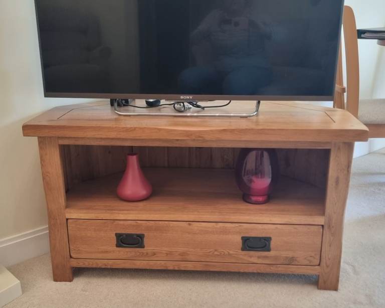 TV unit in solid oak