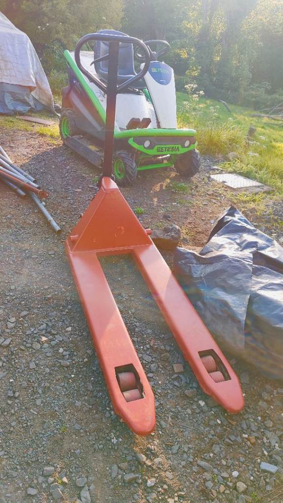2 ton pallet truck read ad